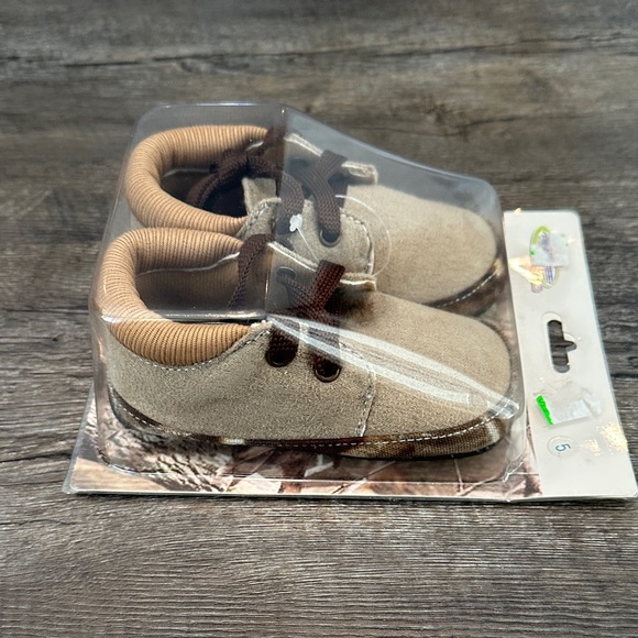 Realtree Other - Team RealTree Baby Size 5 Tan/Camo Lace Up Shoe